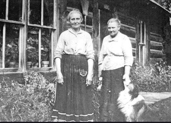 photo of the Harbison Sisters near Grand Lake