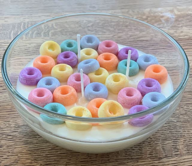 Colorful cereal bowl candle with wicks / Vela de cereal de colores con mechas