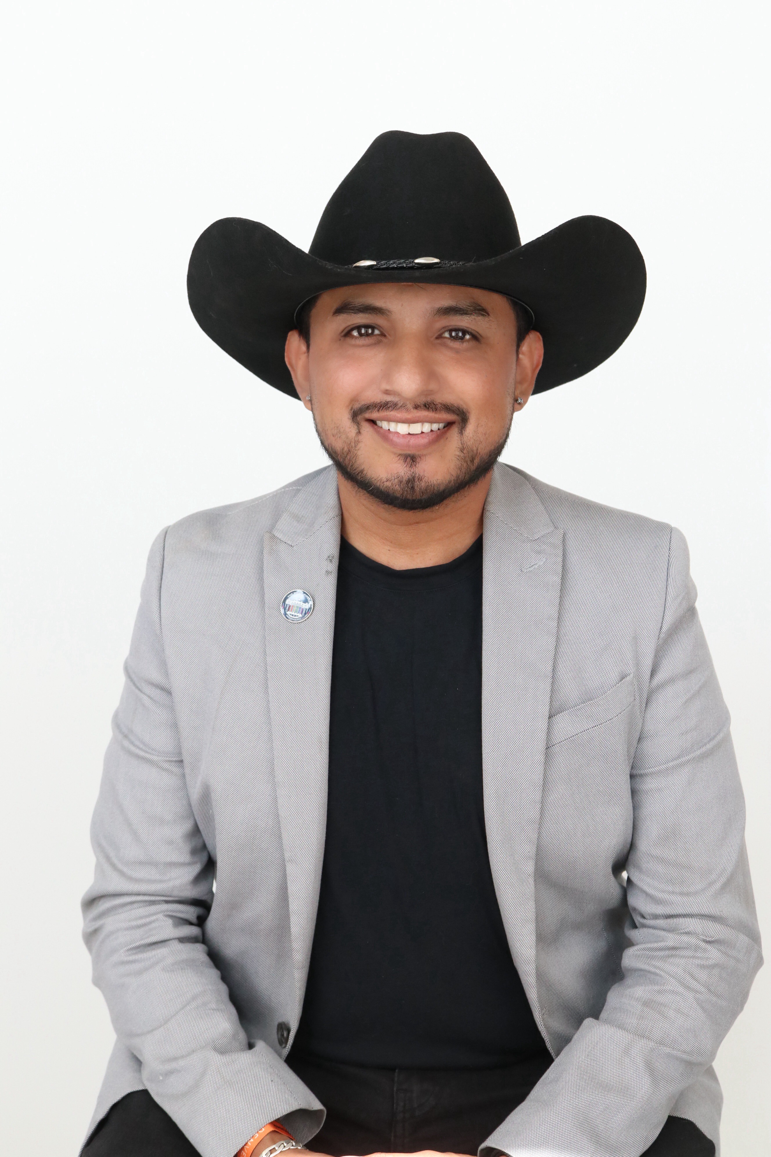 Headshot for Alejandro Flores-Muñoz