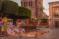 Photo of public ofrenda by Geoff Livingston, Creative Commons license