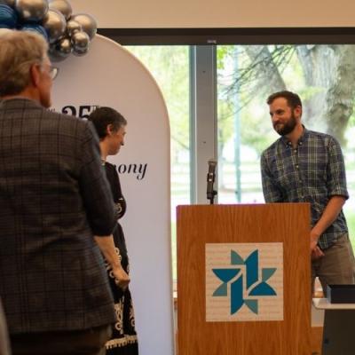Last year's Eleanor Gehres Award recipient accepting an applause